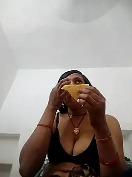 Snapshot of Sonam_shinde chatting on 05-22-26, 05:47 Sonam shinde online show from 05-22-26, 05:47