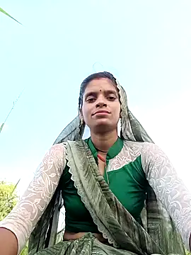 Snapshot of Punam_jindal chatting on 09-10-25, 11:43 Punam jindal online show from 09-10-25, 11:43