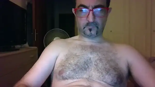 Snapshot of max_im69 chatting on 07-18-26, 10:35 max im69 online show from 07-18-26, 10:35