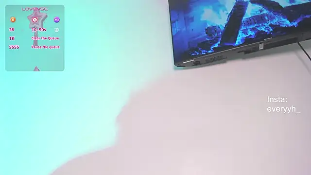 Snapshot of Sweet_poetryy chatting on 03-08-26, 02:32 Sweet poetryy online show from 03-08-26, 02:32