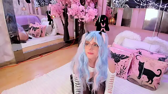 Snapshot of BizzyNoar chatting on 12-19-25, 05:58 BizzyNoar online show from 12-19-25, 05:58