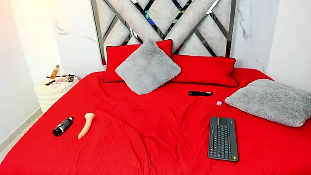 Snapshot of Emma_high chatting on 10-07-25, 02:03 Emma high online show from 10-07-25, 02:03
