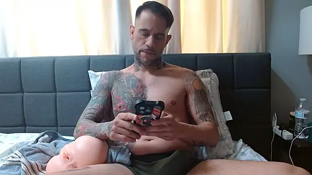 Snapshot of SexyFitDaddyy chatting on 03-28-26, 07:35 SexyFitDaddyy online show from 03-28-26, 07:35