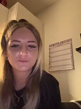Snapshot of Lyra_XX chatting on 06-16-26, 08:44 Lyra XX online show from 06-16-26, 08:44