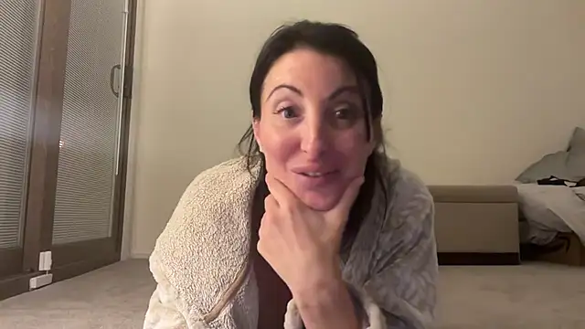 Snapshot of NurseStephania chatting on 10-26-25, 05:46 NurseStephania online show from 10-26-25, 05:46