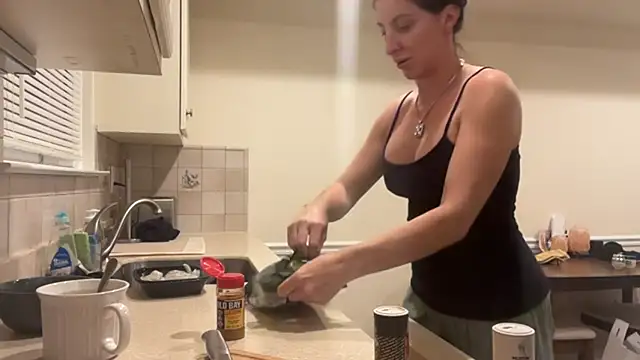 Snapshot of NurseStephania chatting on 11-21-25, 12:54 NurseStephania online show from 11-21-25, 12:54