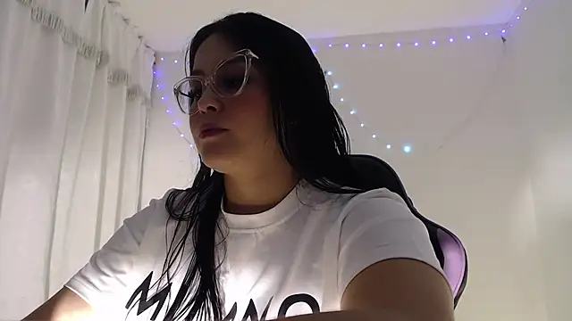 Snapshot of amberbakee chatting on 05-26-26, 02:13 amberbakee online show from 05-26-26, 02:13