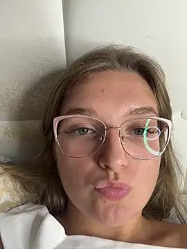 Snapshot of Bellatrisssaa chatting on 09-16-25, 06:31 Bellatrisssaa online show from 09-16-25, 06:31