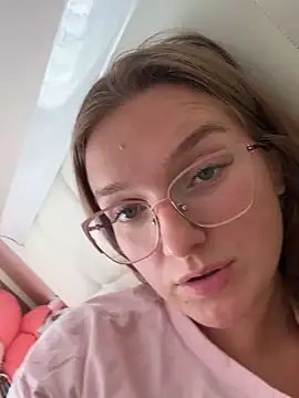 Snapshot of Bellatrisssaa chatting on 09-21-25, 09:55 Bellatrisssaa online show from 09-21-25, 09:55