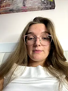 Snapshot of Bellatrisssaa chatting on 11-12-25, 02:06 Bellatrisssaa online show from 11-12-25, 02:06