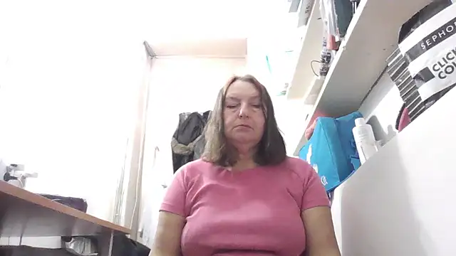 Snapshot of AnnaLive570 chatting on 12-18-25, 05:24 AnnaLive570 online show from 12-18-25, 05:24