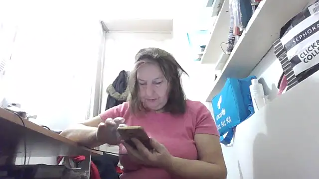 Snapshot of AnnaLive570 chatting on 12-19-25, 05:25 AnnaLive570 online show from 12-19-25, 05:25