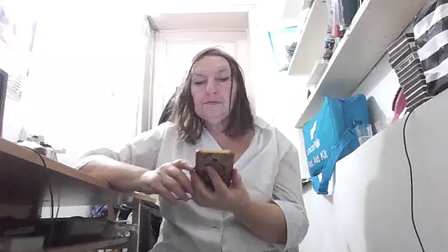 Snapshot of AnnaLive570 chatting on 12-23-25, 05:38 AnnaLive570 online show from 12-23-25, 05:38