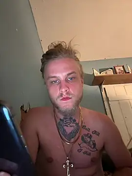 Snapshot of DiscreetCell chatting on 07-14-26, 06:40 DiscreetCell online show from 07-14-26, 06:40