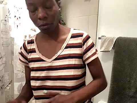 littyleesh1 online show from 11-23-25, 01:33