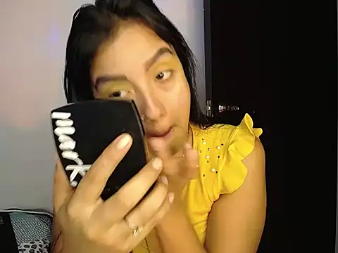 Snapshot of charlottekiss99 chatting on 05-11-26, 01:39 charlottekiss99 online show from 05-11-26, 01:39