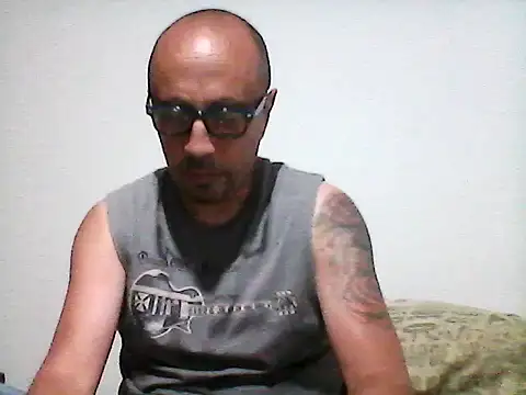 Snapshot of pablocesar1982 chatting on 11-05-25, 05:35 pablocesar1982 online show from 11-05-25, 05:35