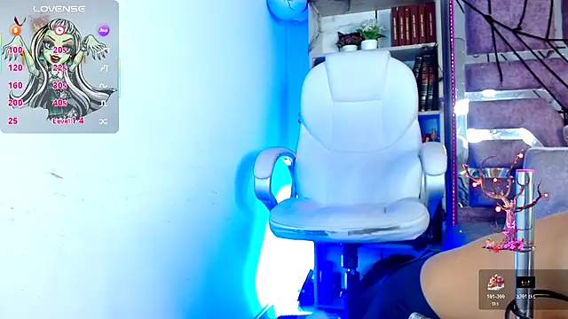 Eva Walker  online show from 10-25-25, 06:21