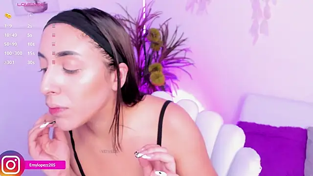 Emylopezz online show from 11-26-25, 09:05