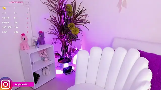 Emylopezz online show from 11-30-25, 02:43