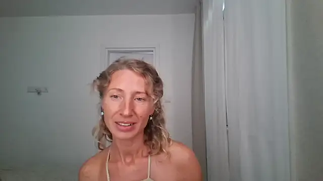 Snapshot of Paevoa chatting on 09-11-25, 11:21 Paevoa online show from 09-11-25, 11:21