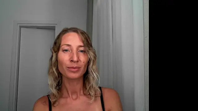 Snapshot of Paevoa chatting on 09-20-25, 03:13 Paevoa online show from 09-20-25, 03:13