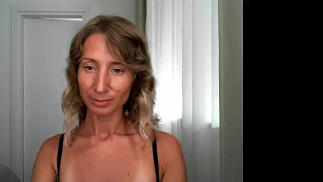 Snapshot of Paevoa chatting on 09-23-25, 12:52 Paevoa online show from 09-23-25, 12:52