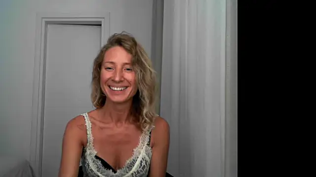 Snapshot of Paevoa chatting on 09-26-25, 08:13 Paevoa online show from 09-26-25, 08:13