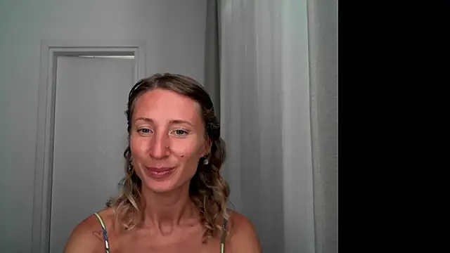 Snapshot of Paevoa chatting on 09-27-25, 02:44 Paevoa online show from 09-27-25, 02:44