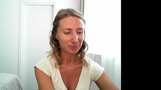 Snapshot of Paevoa chatting on 10-14-25, 09:10 Paevoa online show from 10-14-25, 09:10