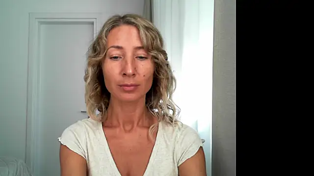 Snapshot of Paevoa chatting on 10-21-25, 09:54 Paevoa online show from 10-21-25, 09:54