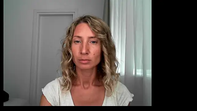 Snapshot of Paevoa chatting on 10-24-25, 12:45 Paevoa online show from 10-24-25, 12:45