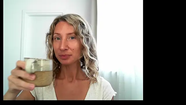 Snapshot of Paevoa chatting on 10-27-25, 08:07 Paevoa online show from 10-27-25, 08:07