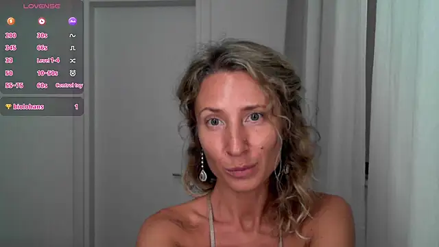 Snapshot of Paevoa chatting on 11-10-25, 04:17 Paevoa online show from 11-10-25, 04:17