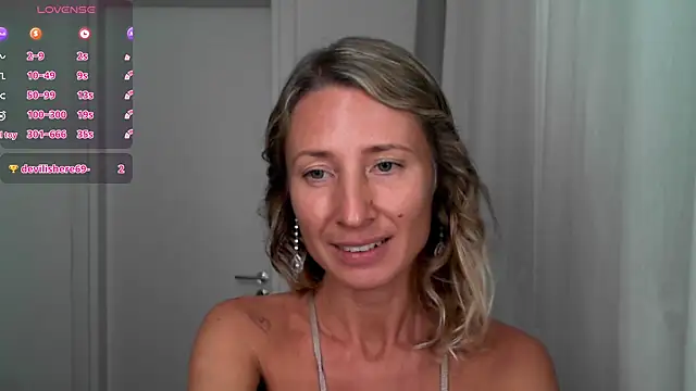 Snapshot of Paevoa chatting on 11-11-25, 03:12 Paevoa online show from 11-11-25, 03:12