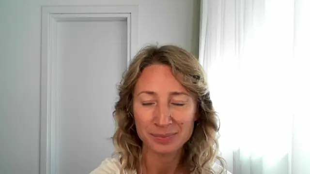 Snapshot of Paevoa chatting on 11-14-25, 09:52 Paevoa online show from 11-14-25, 09:52