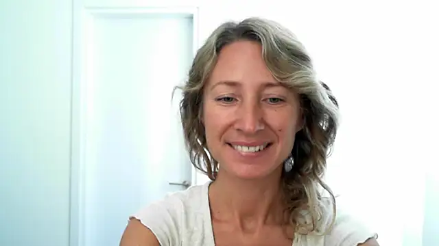 Snapshot of Paevoa chatting on 11-17-25, 09:15 Paevoa online show from 11-17-25, 09:15