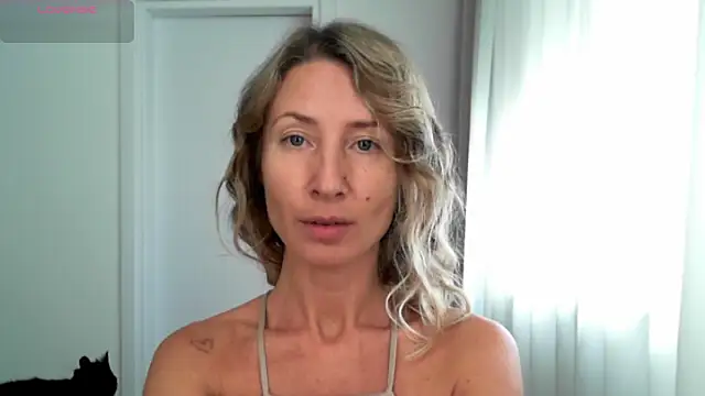 Snapshot of Paevoa chatting on 11-25-25, 08:58 Paevoa online show from 11-25-25, 08:58