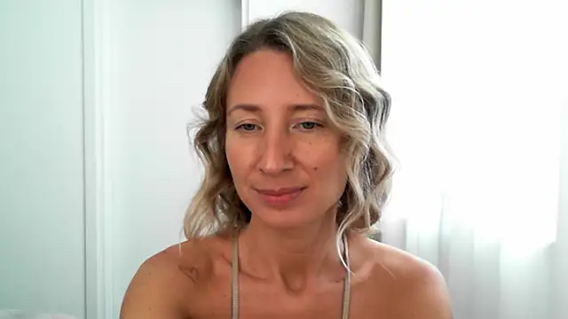 Snapshot of Paevoa chatting on 11-26-25, 09:54 Paevoa online show from 11-26-25, 09:54