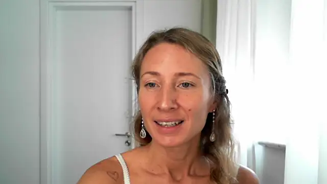 Snapshot of Paevoa chatting on 11-27-25, 10:06 Paevoa online show from 11-27-25, 10:06