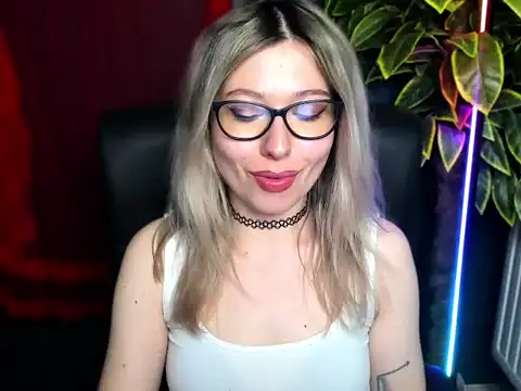 Snapshot of loveHeidi chatting on 05-14-26, 06:42 loveHeidi online show from 05-14-26, 06:42