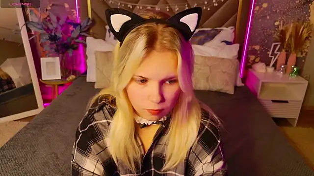 EmillyRogers online show from 10-06-25, 04:54