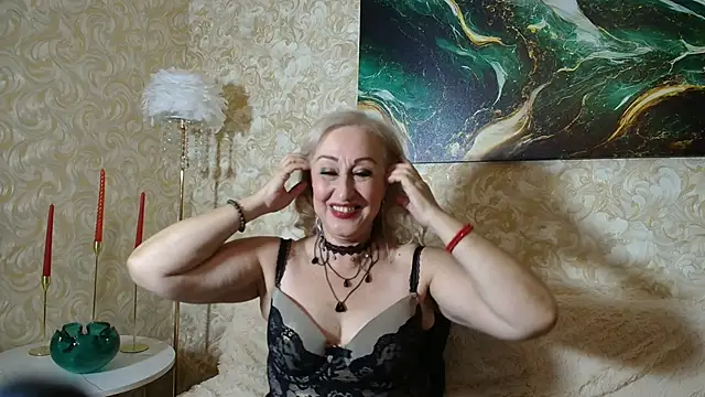  Sara  Smith  online show from 09-30-25, 03:33