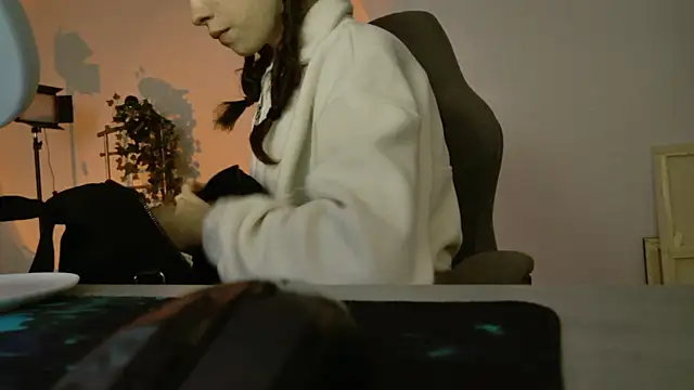 Yoka paradoXXX online show from 10-31-25, 05:08