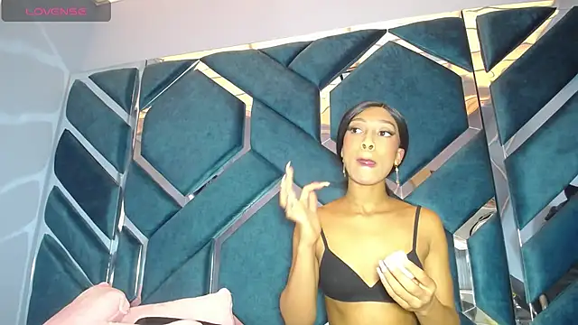 Lea Sweetly online show from 11-04-25, 01:21