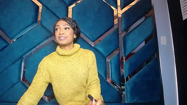 Lea Sweetly online show from 12-15-25, 01:15