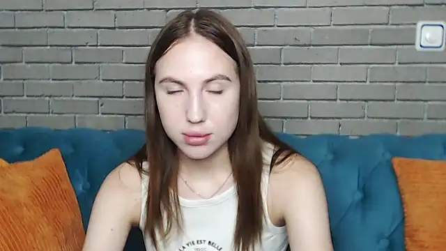 Snapshot of MellinGiG chatting on 09-15-25, 04:56 MellinGiG online show from 09-15-25, 04:56