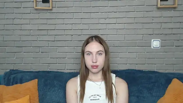 Snapshot of MellinGiG chatting on 10-02-25, 04:52 MellinGiG online show from 10-02-25, 04:52
