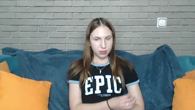 Snapshot of MellinGiG chatting on 10-19-25, 04:51 MellinGiG online show from 10-19-25, 04:51