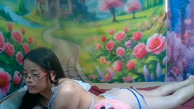 Snapshot of sweethanajapanese chatting on 06-24-26, 12:15 sweethanajapanese online show from 06-24-26, 12:15